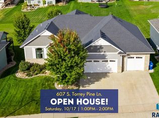 607 S Torrey Pine Ln, Sioux Falls, SD 57110