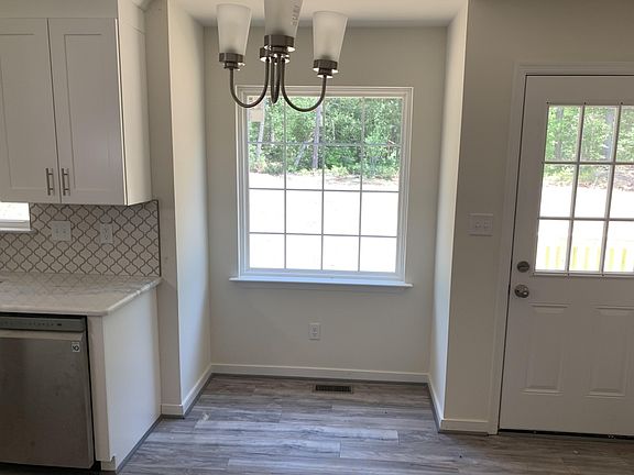 5th image of 2919 Laketree Ct