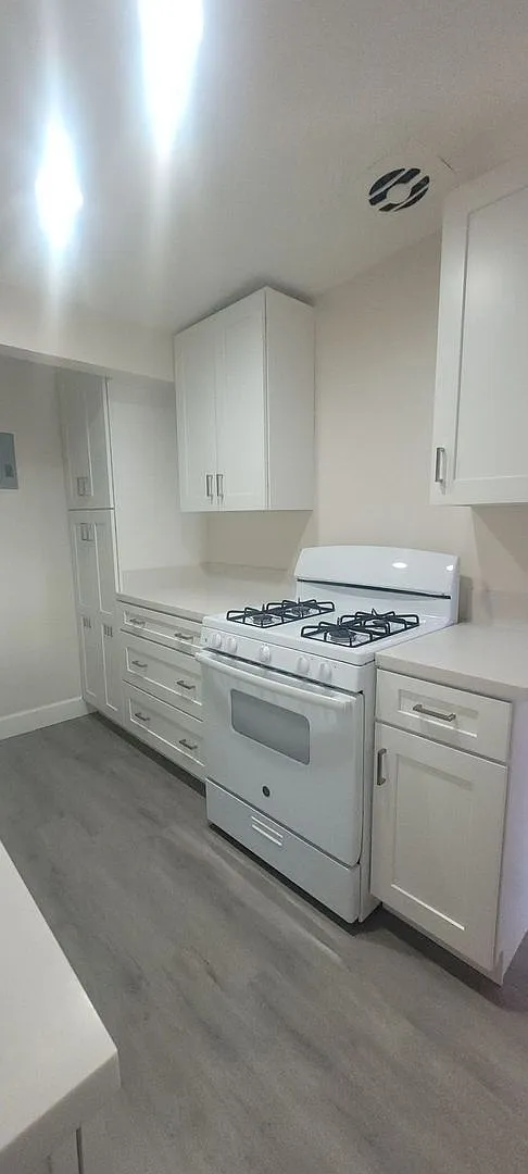 Courtyard Apartments — Photo 4