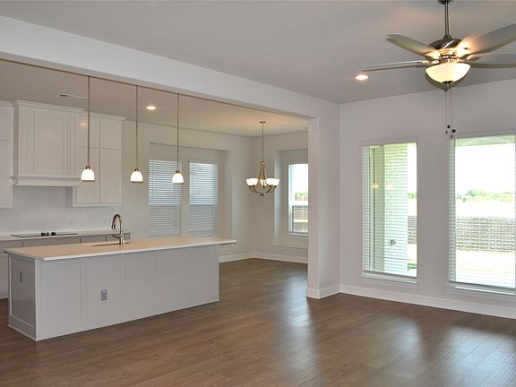 3rd image of 3834 Foot Hills Dr