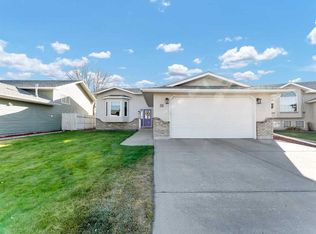 35 N Heritage Ct NE, Medicine Hat, AB T1C1X7