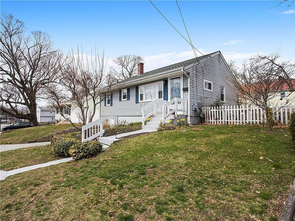 1st image of 32 Fairwood Dr