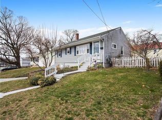 32 Fairwood Dr, Cranston, RI 02920