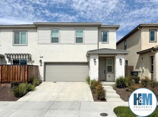 1380 Carriage Rd, Hollister, CA 95023