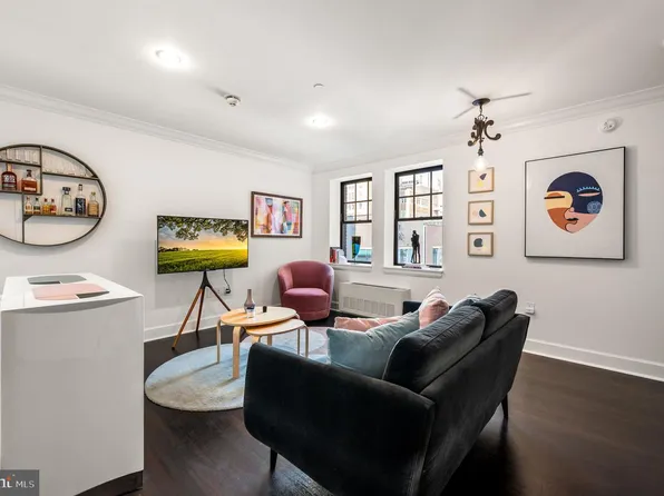 1701 Locust St Unit 1607, Philadelphia, PA 19103