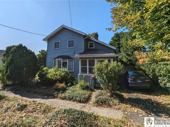 37 N Pangolin St, Dunkirk, NY 14048