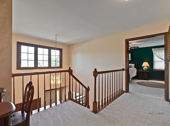 5th image of 793 Berkshire Ln
