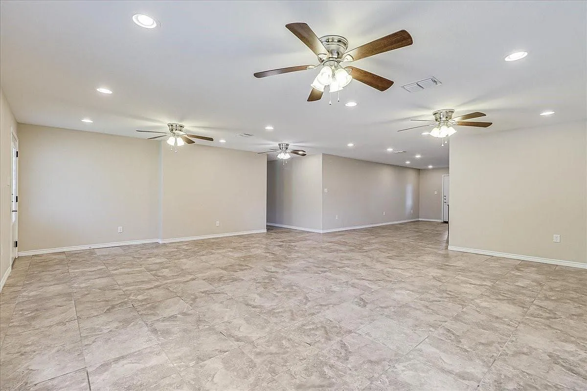 3 bed, 4.0 bath, 2068 sqft, $2,700 — Photo 4