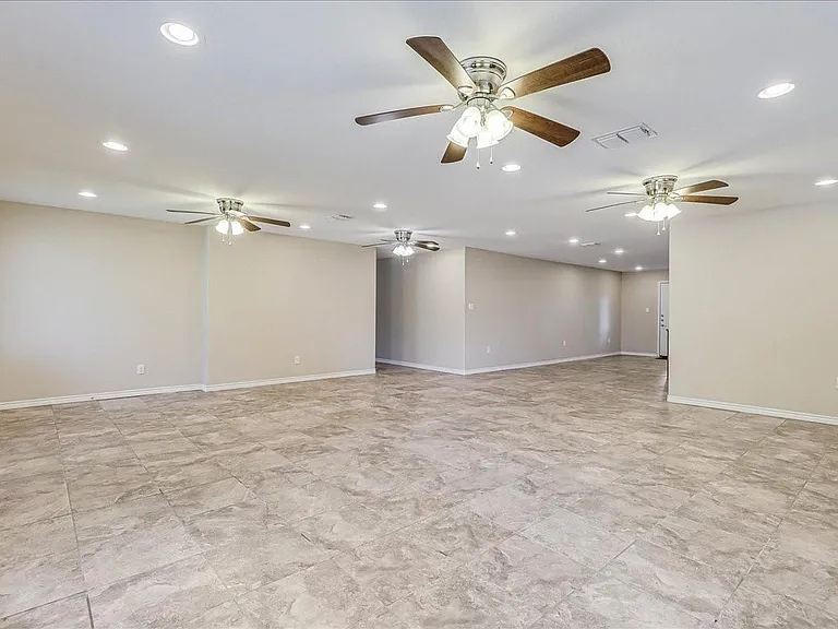 2111 E Lott Ave — Photo 4