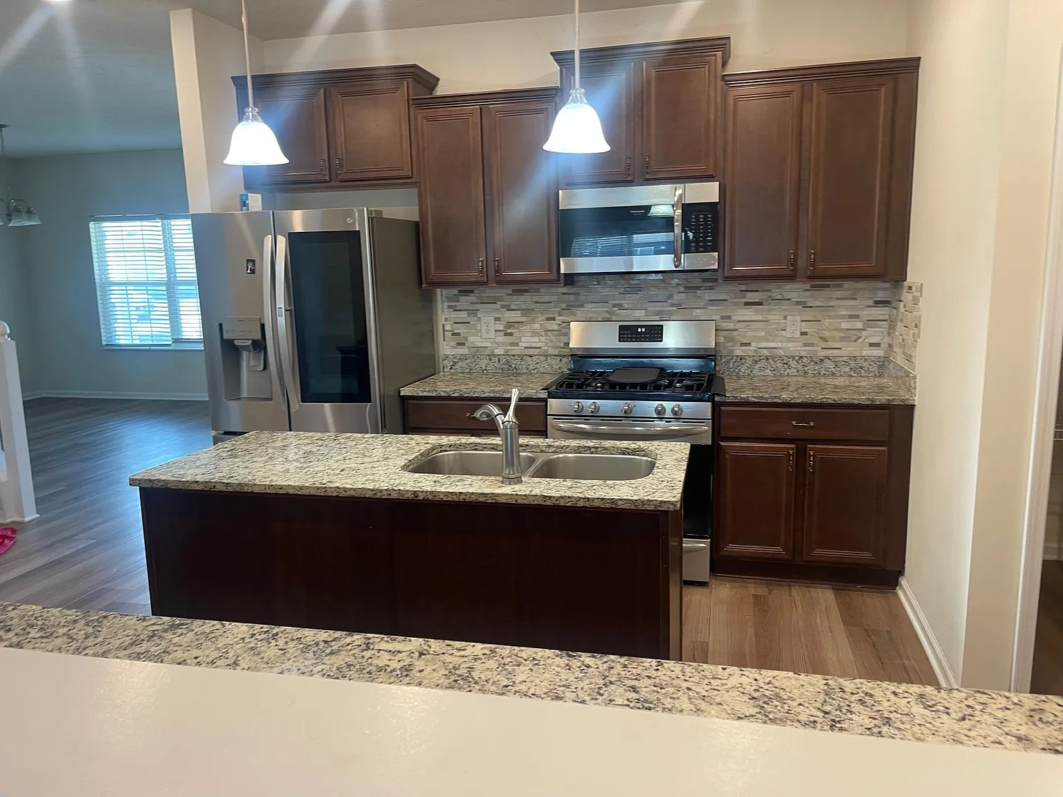 5 bed, 3226 sqft, $2,500 — Photo 2