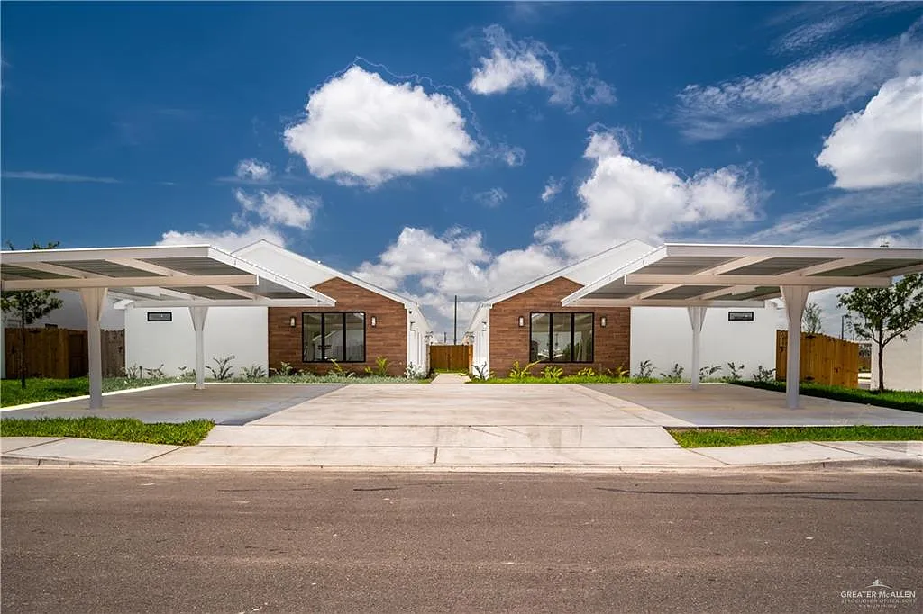 2 bed, 2.0 bath, 3844 sqft, $1,300 — Photo 1