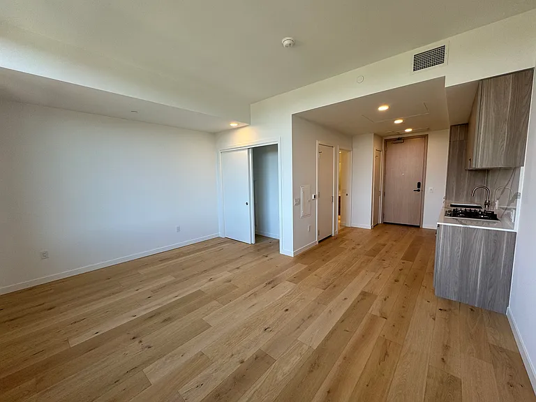 10232 NE 10th St #1106 — Photo 3