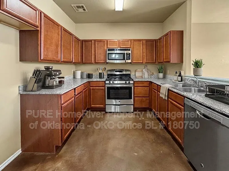 3 bed, 2.0 bath, 1250 sqft, $1,475 — Photo 2