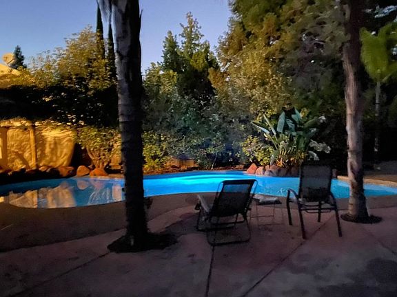 4th image of 104 Chapman Ct