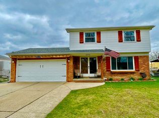 22753 Foxcroft St, Woodhaven, MI 48183