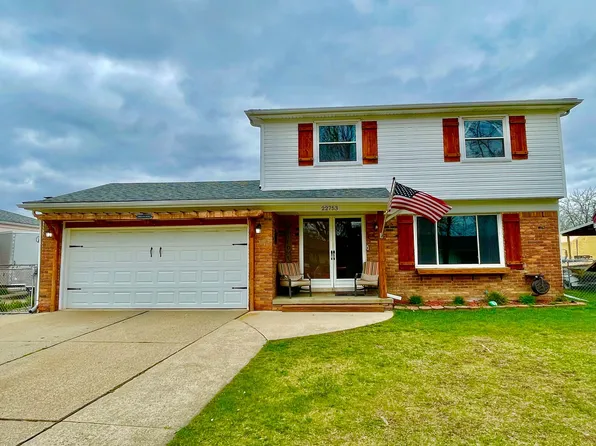 22753 Foxcroft St, Woodhaven, MI 48183