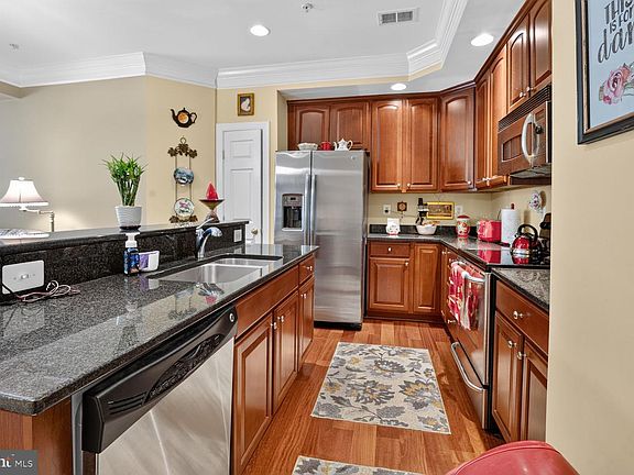 5th image of 641 Whetstone Glen St