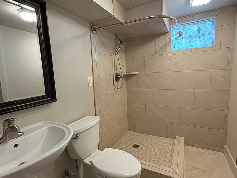 2419 Pine St — Photo 25
