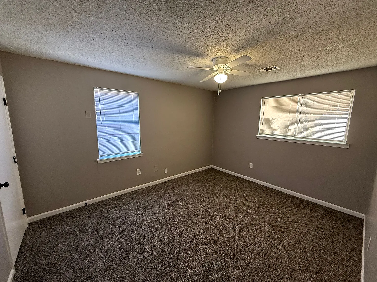 2120 Bennett Ave — Photo 2