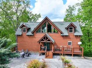 2636 Cloud View Dr, Sevierville, TN 37862