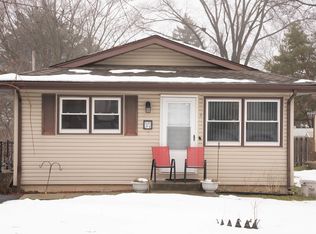 3 Hunters Path, Lake In The Hills, IL 60156