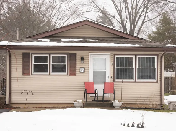 3 Hunters Path, Lake In The Hills, IL 60156