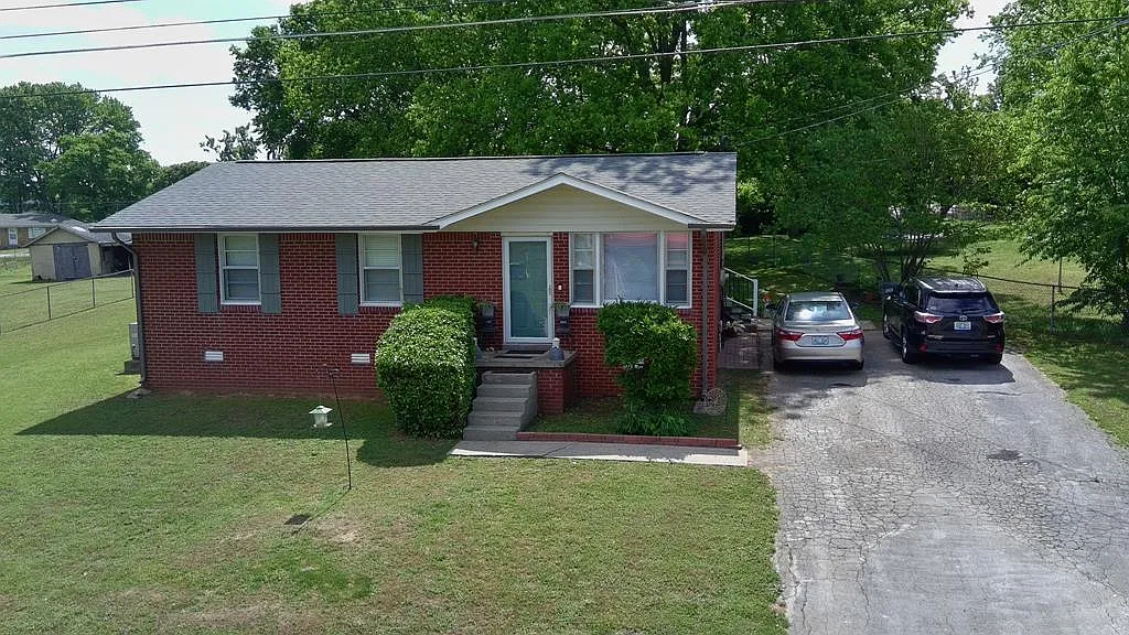 4 bed, 2.0 bath, 1108 sqft, $1,300 — Photo 3