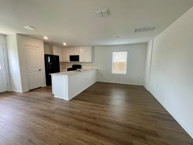2217 Willkomen Way — Photo 5