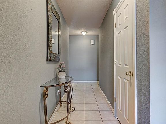 2nd image of 1110 Southridge Dr