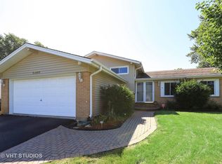 2409 Plum Tree Rd, Lindenhurst, IL 60046