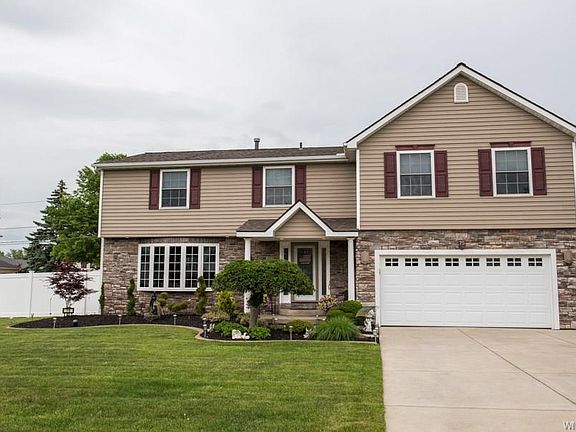 3rd image of 75 Lisa Ann Ln