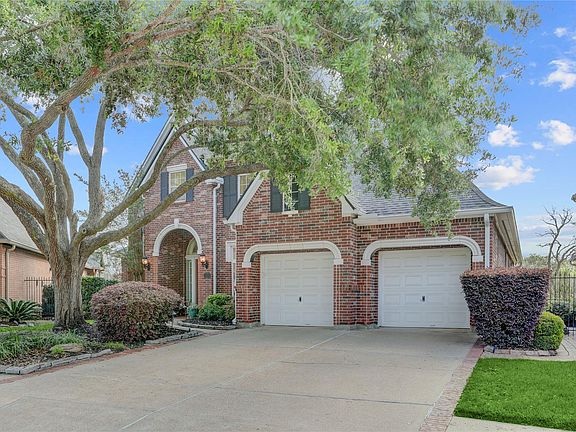 2nd image of 3911 Turnberry Dr
