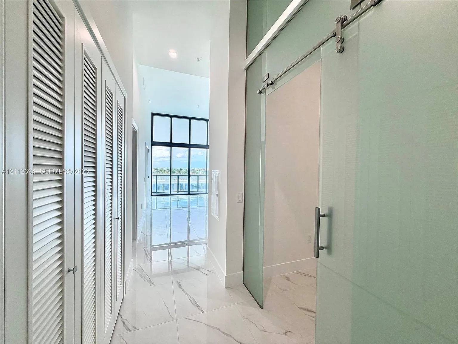 1 bed, 1.5 bath, 894 sqft, $4,000 — Photo 4