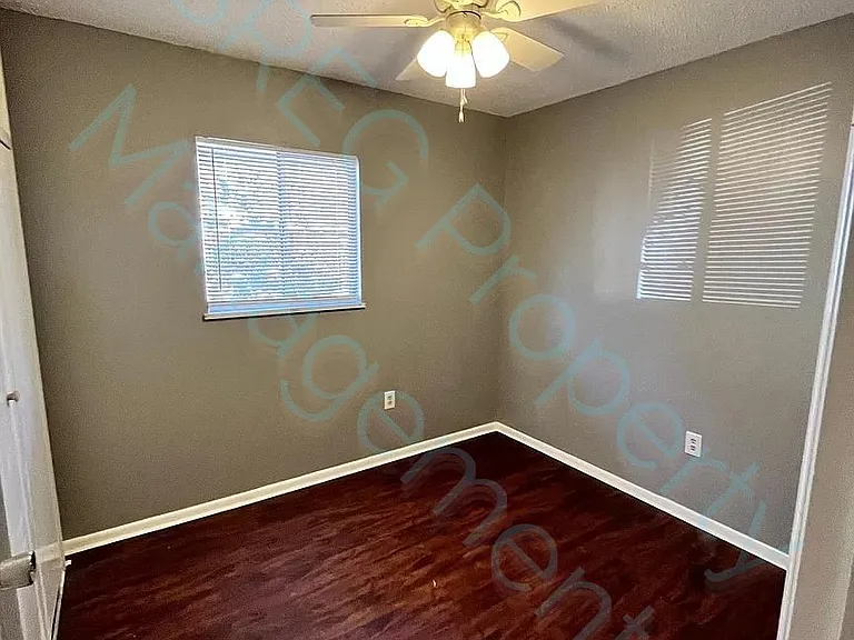 2114 Broadview Ave — Photo 10