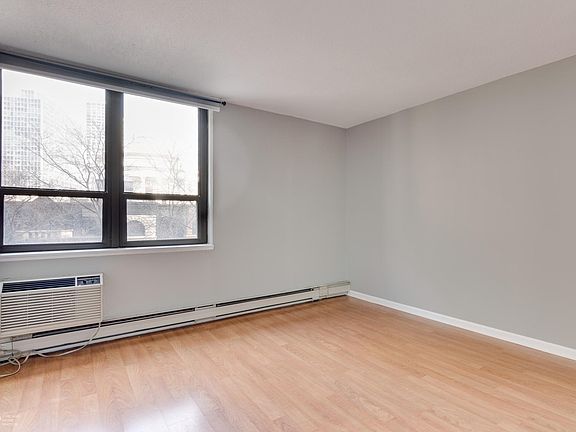 3rd image of 2740 N Pine Grove Ave APT 4G