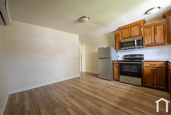 220 Armstrong St — Photo 23