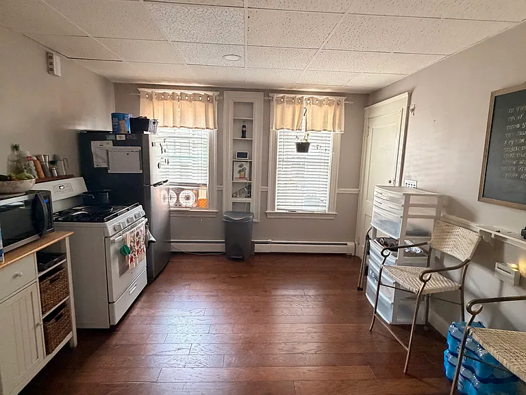 Kitchen/eat in kitchen