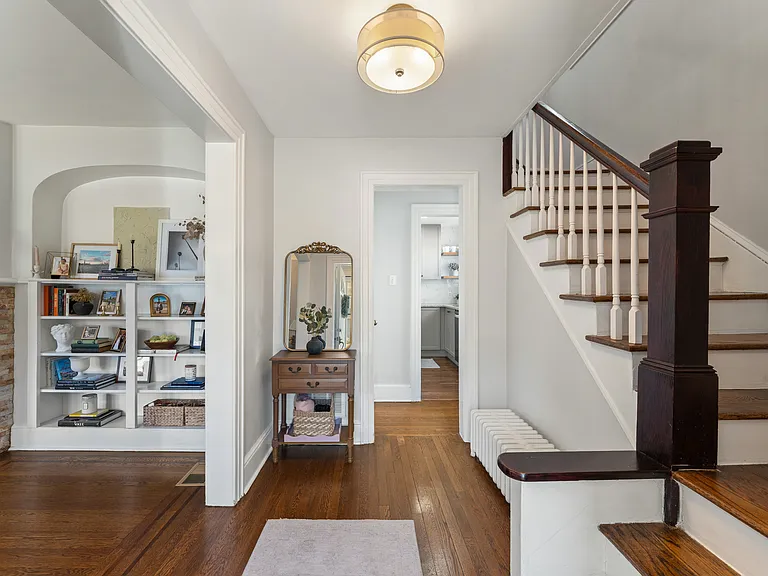 9 Rutgers Pl — Photo 2