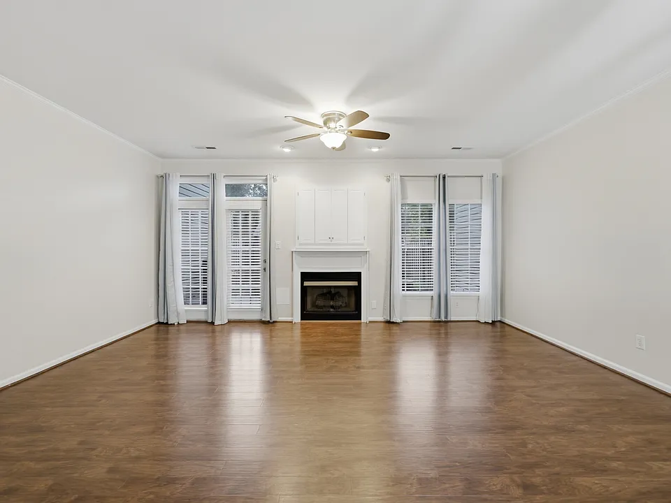 2347 Charing Cross Rd #1