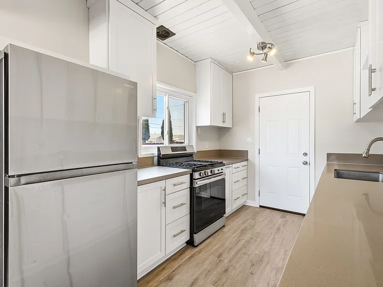 8114-16 Helm St #14-16 — Photo 7