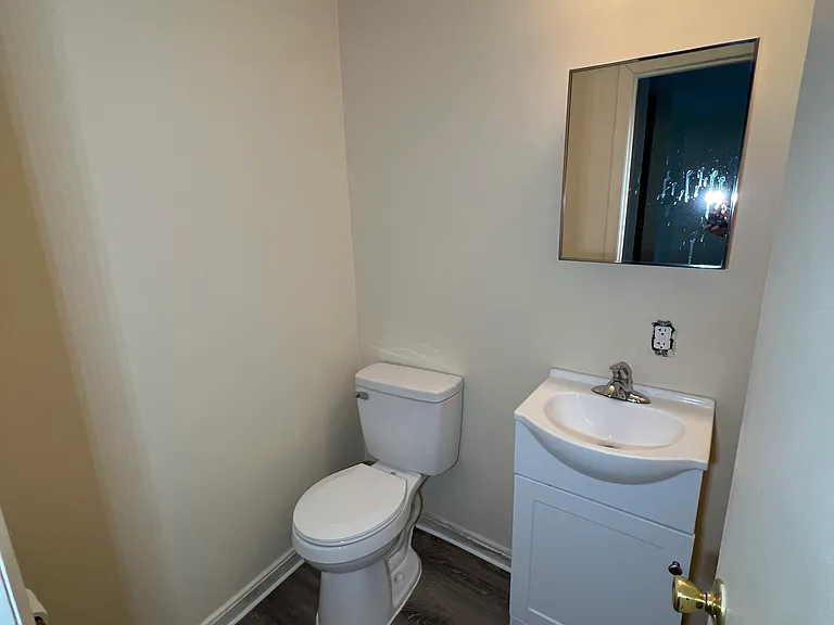4 Culdaff St #J — Photo 4