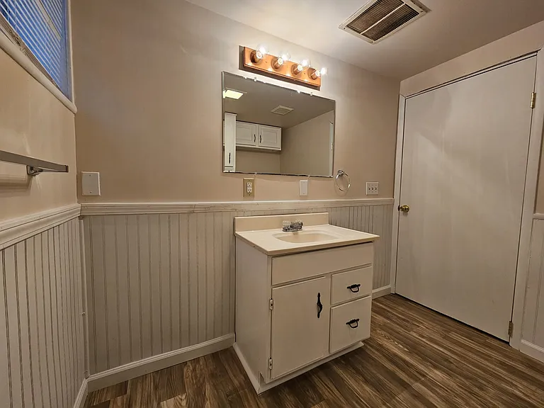2125 Cass St — Photo 7