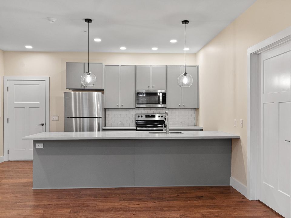 1st image of 10 Chestnut St #1
