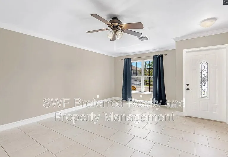 919 SW 48th Ter — Photo 2