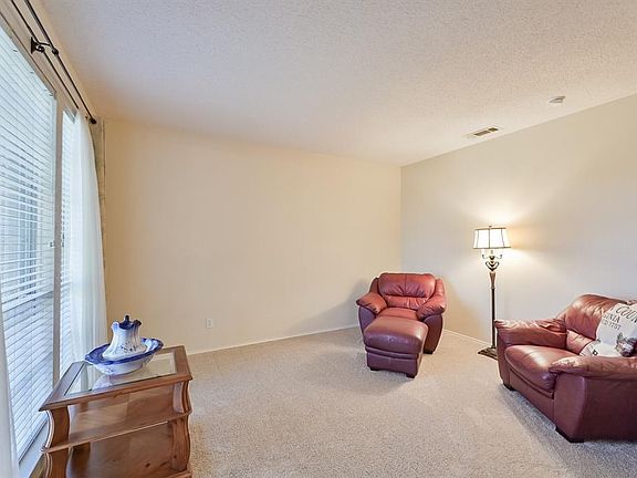 5th image of 314 E Lynn Creek Dr