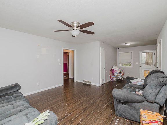 3rd image of 2223 S Walnut St