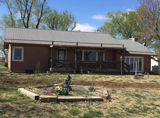 1004 Prairie Rd, Yates Center, KS 66783