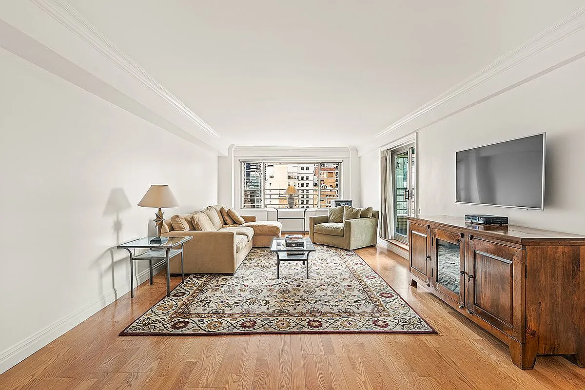 200 E 57th St APT 18M photo 1