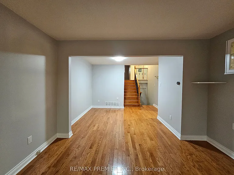 99 Albany Dr #MAIN FLOOR — Photo 10