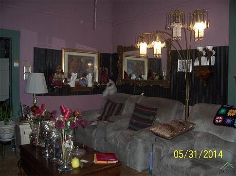 2nd image of 1211 N Bois D Arc Ave
